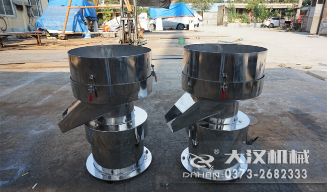 不銹鋼涂料振動(dòng)篩是一種比較受用戶歡迎的產(chǎn)品之一，主要優(yōu)勢(shì)耐酸堿，不生銹，使用壽命長。